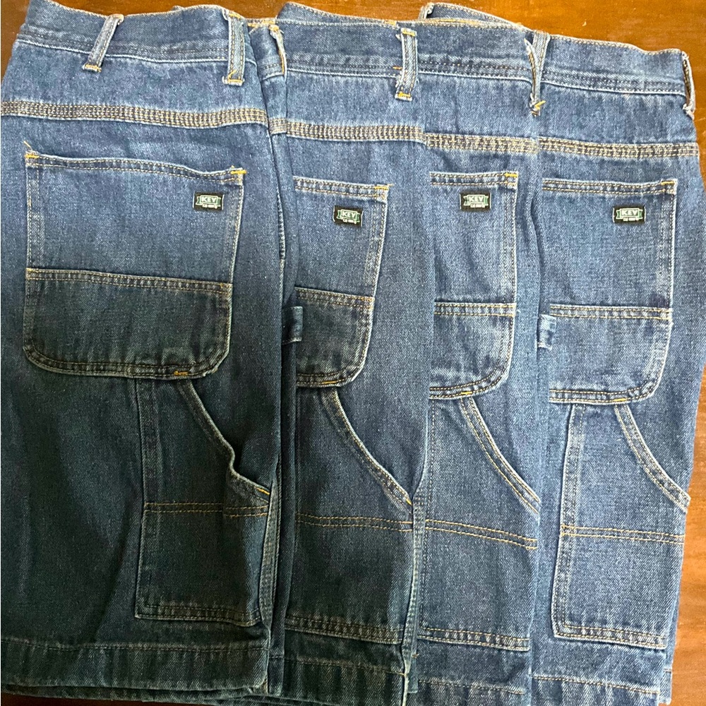 4 pair Key cargo shorts 36 inch waist x 9 inch length. Very good condition. $80